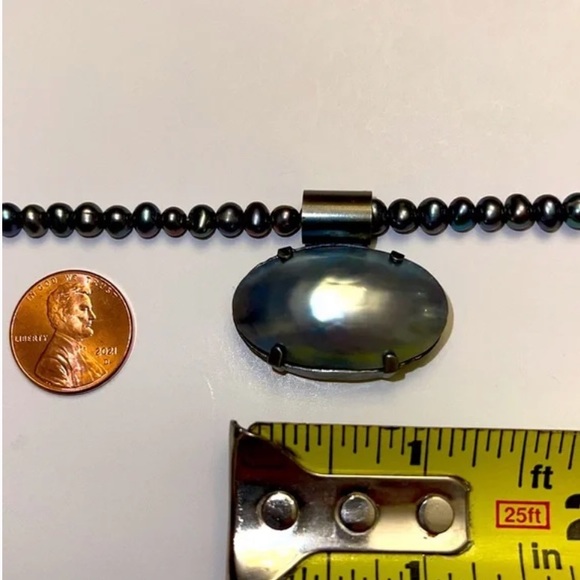 Black Cultured Pearl Necklace w Mother of Pearl Pendant & Sterling Silver Clasp - Picture 4 of 6